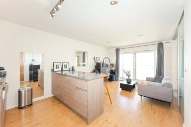 East Drive, Beaufort Park, Colindale - NW9 view 4