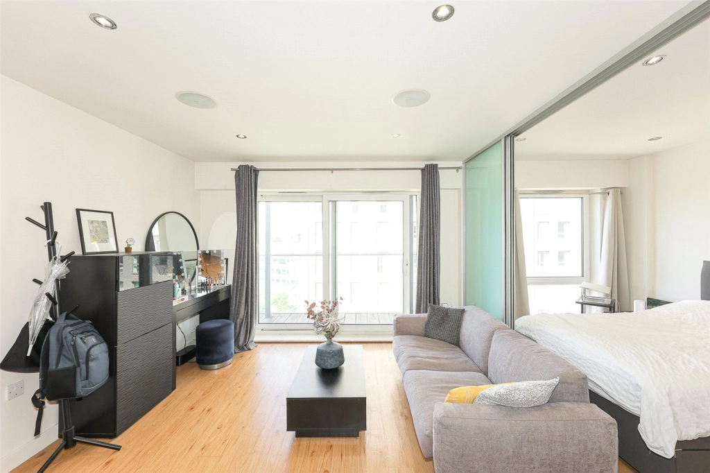 1 bedroom apartments/flats for sale in East Drive, Beaufort Park, Colindale - NW9 view 11