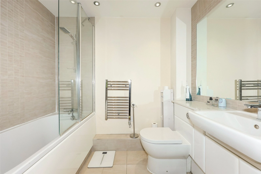 1 bedroom apartments/flats for sale in East Drive, Beaufort Park, Colindale - NW9 view 8