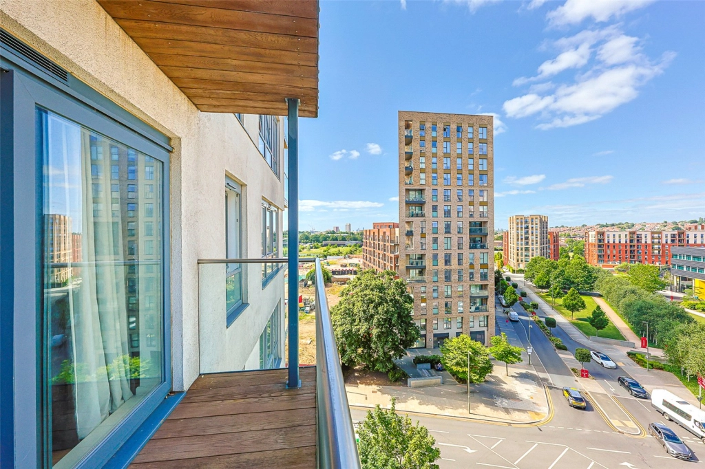 1 bedroom apartments/flats for sale in East Drive, Beaufort Park, Colindale - NW9 view 9