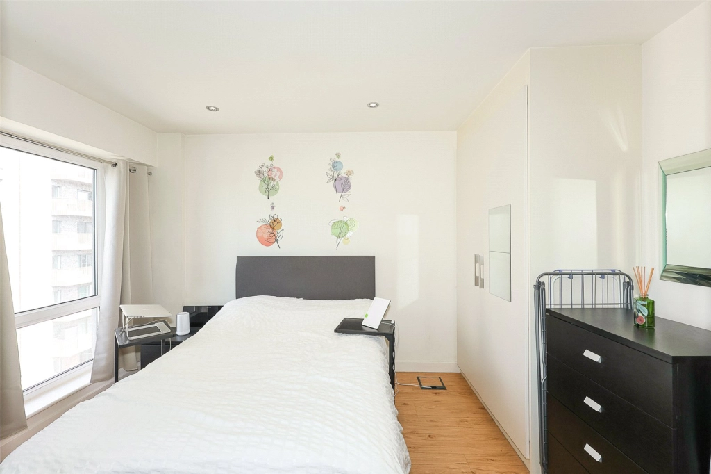 1 bedroom apartments/flats for sale in East Drive, Beaufort Park, Colindale - NW9 view 13