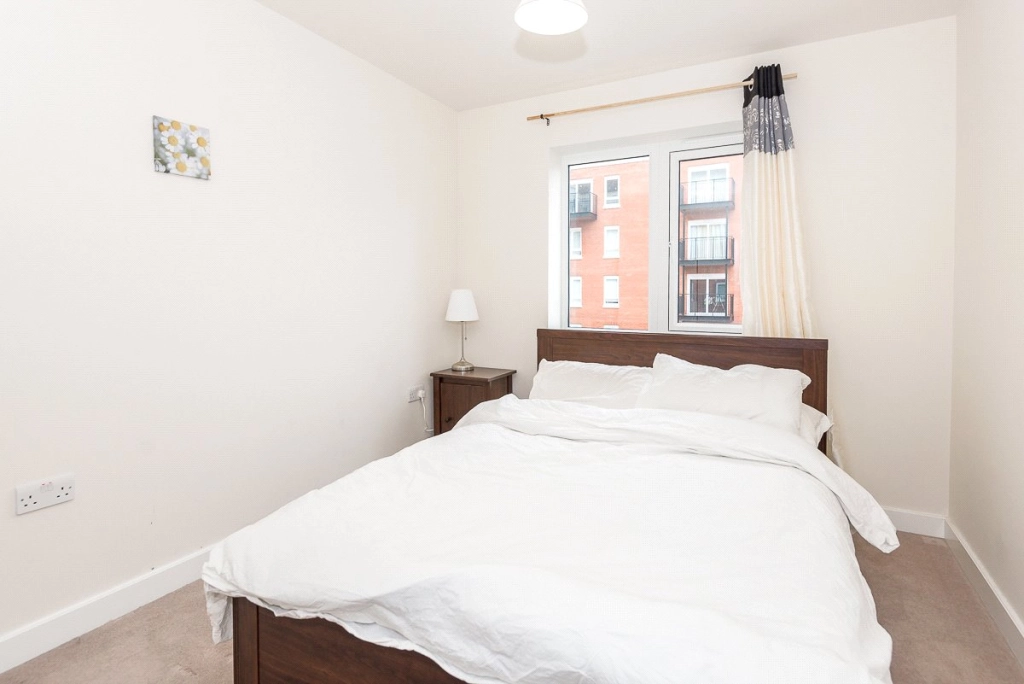 2 bedrooms apartments/flats for sale in Beaufort Square, London - NW9 view 5