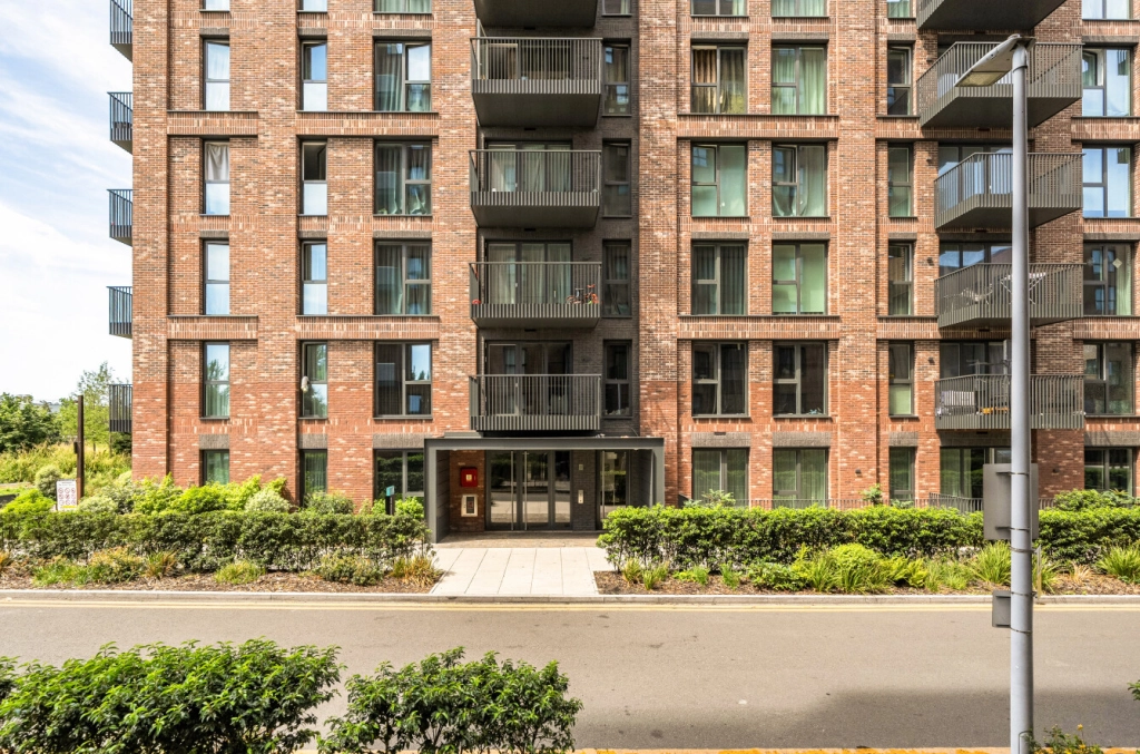 1 bedroom apartments/flats for sale in Cedrus Avenue, Southall - UB1 view 11