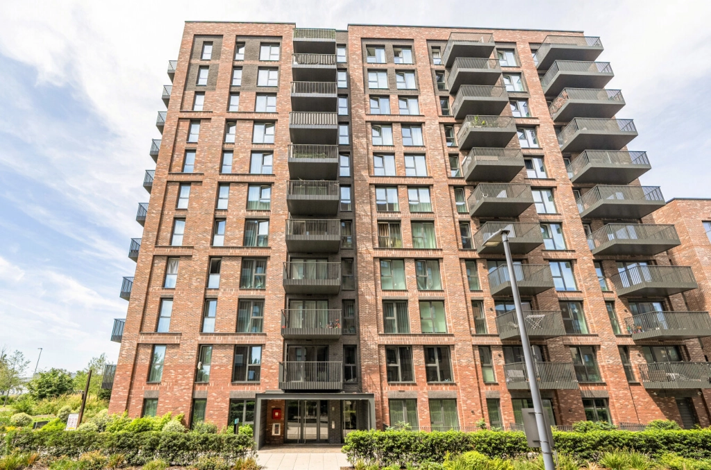 1 bedroom apartments/flats for sale in Cedrus Avenue, Southall - UB1 view 12