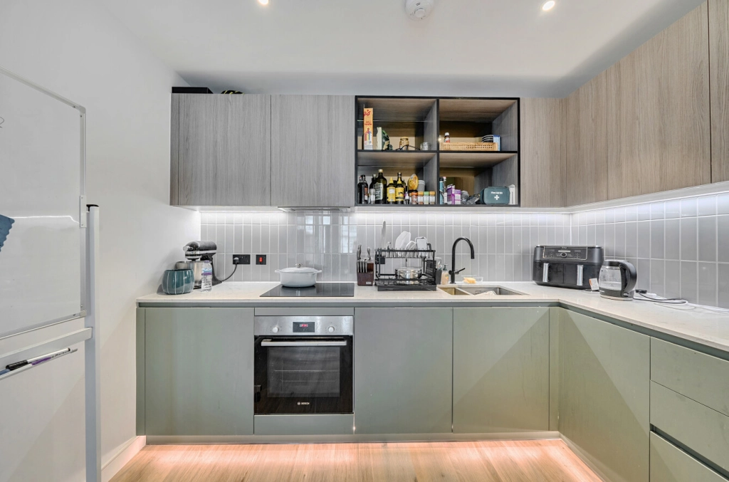 1 bedroom apartments/flats for sale in Cedrus Avenue, Southall - UB1 view 4