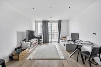 Cedrus Avenue, Southall - UB1 view 2