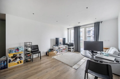 Cedrus Avenue, Southall - UB1 view 3