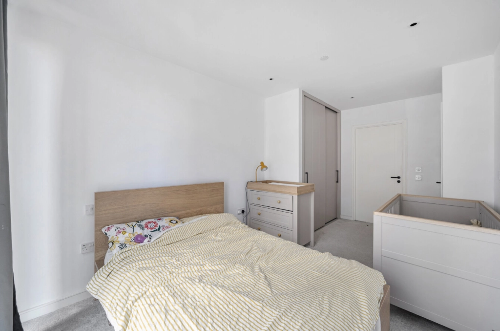 1 bedroom apartments/flats for sale in Cedrus Avenue, Southall - UB1 view 5