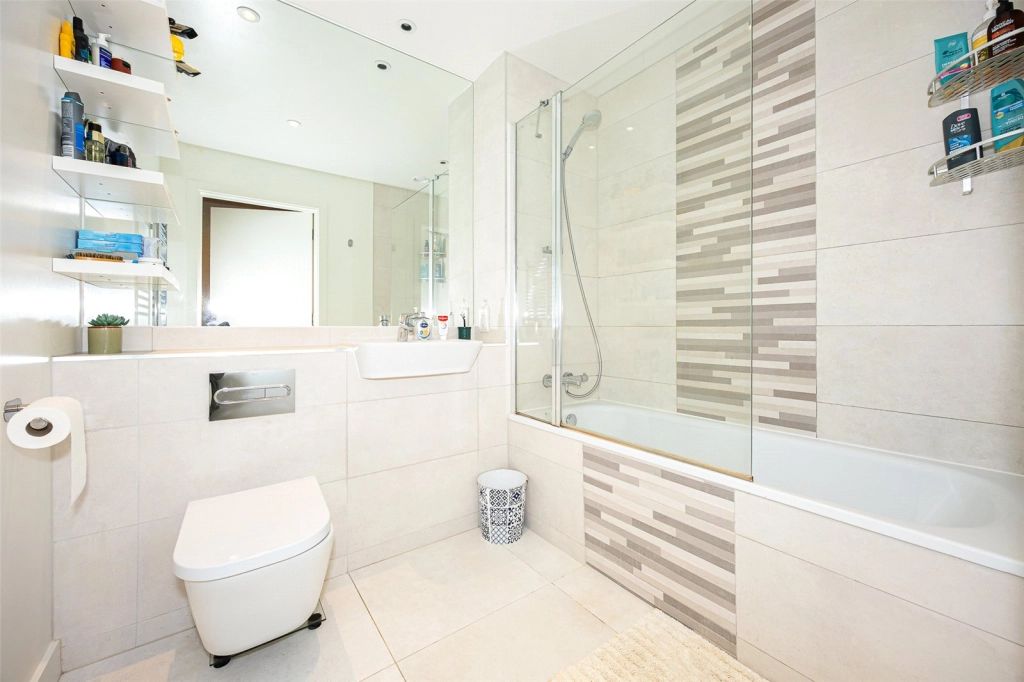 1 bedroom apartments/flats for sale in Samara Drive, Southall - UB1 view 8