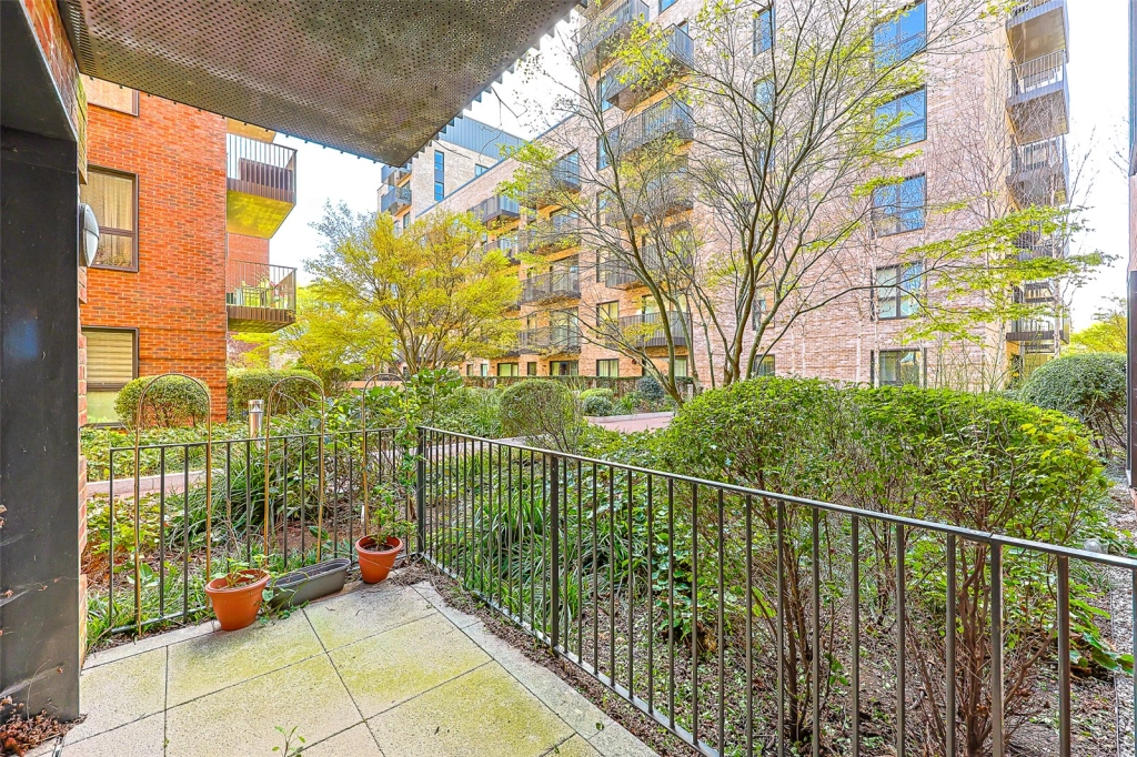 1 bedroom apartments/flats for sale in Samara Drive, Southall - UB1 view 9