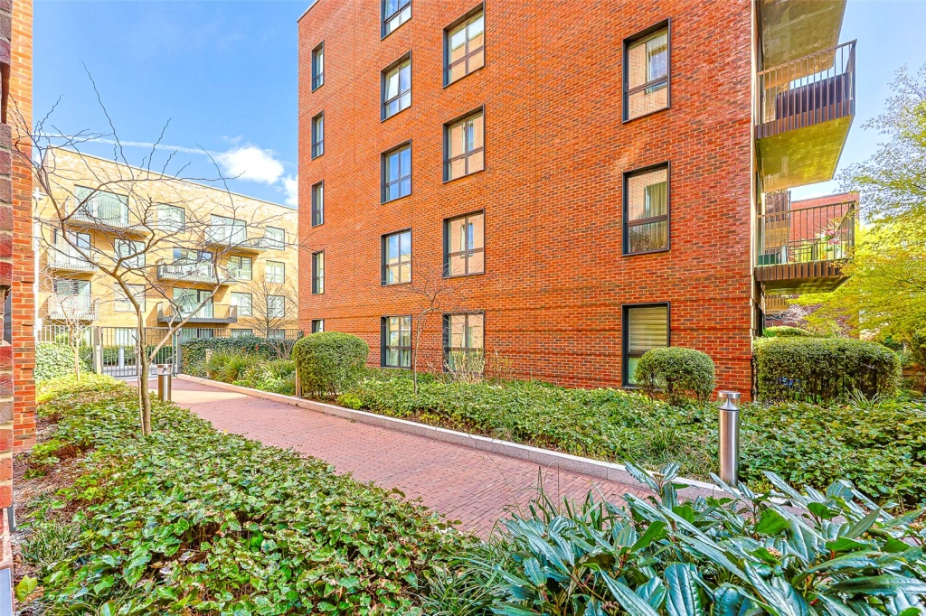 1 bedroom apartments/flats for sale in Samara Drive, Southall - UB1 view 12