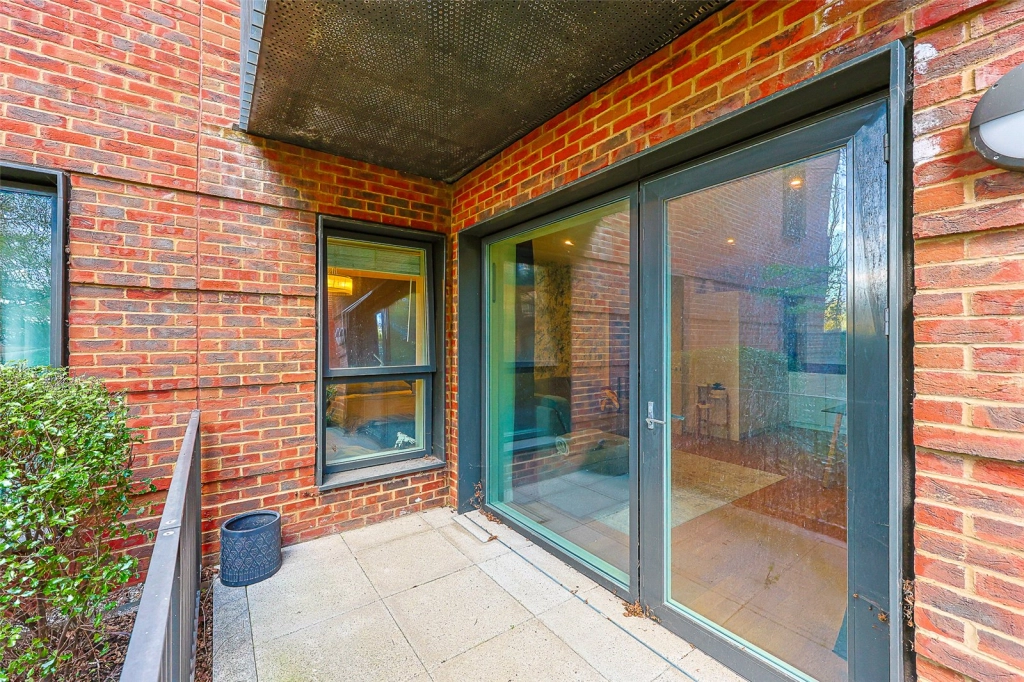 1 bedroom apartments/flats for sale in Samara Drive, Southall - UB1 view 10
