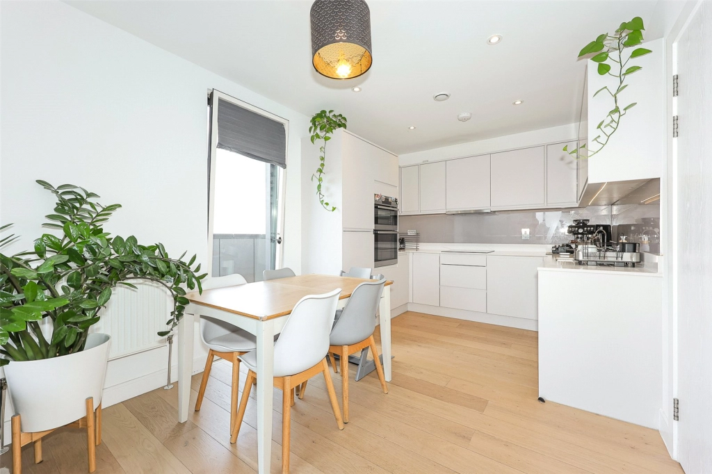2 bedrooms apartments/flats for sale in Grove Park, Colindale - NW9 view 6