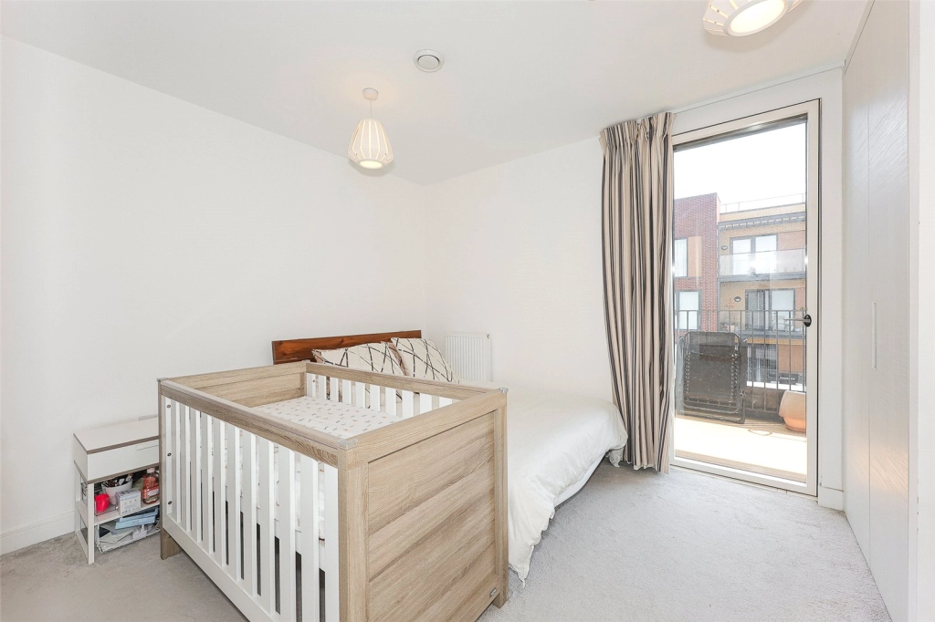 2 bedrooms apartments/flats for sale in Grove Park, Colindale - NW9 view 9