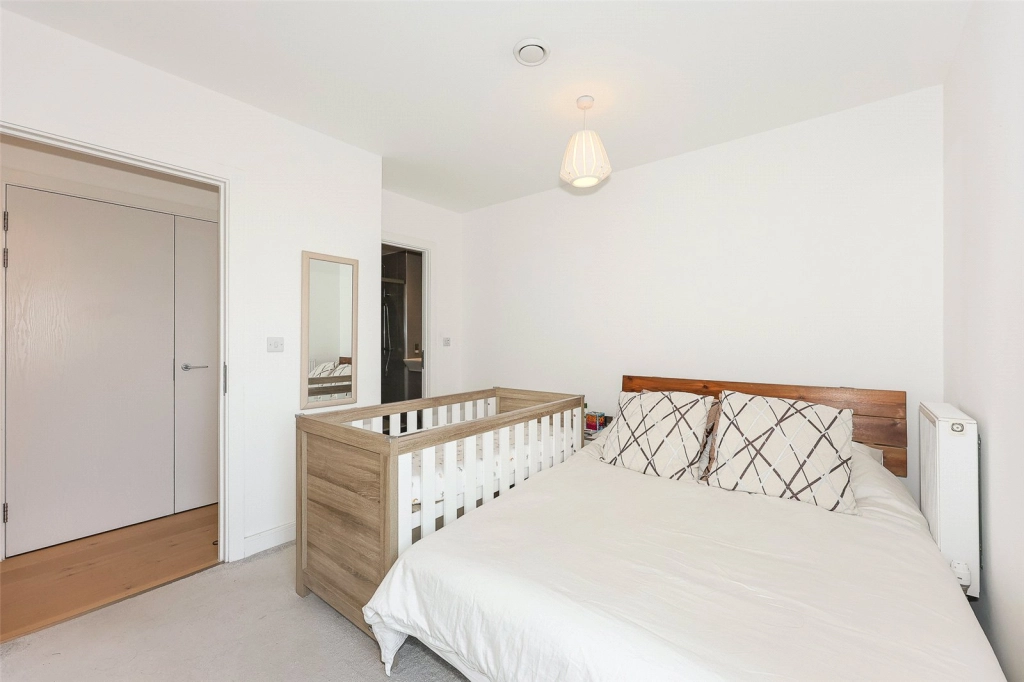 2 bedrooms apartments/flats for sale in Grove Park, Colindale - NW9 view 8