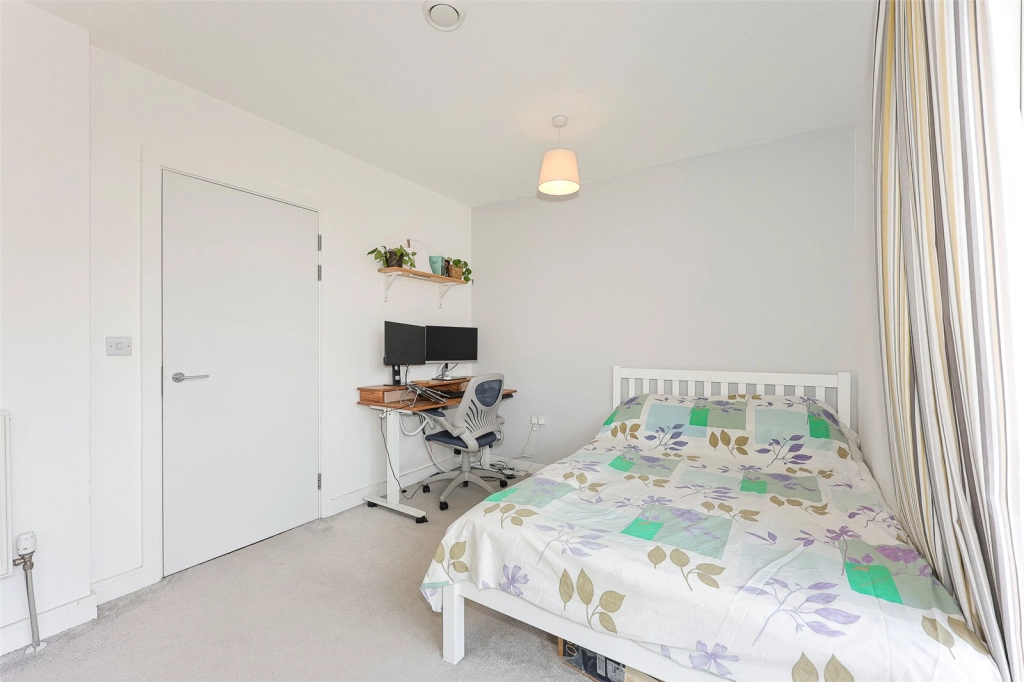 2 bedrooms apartments/flats for sale in Grove Park, Colindale - NW9 view 12