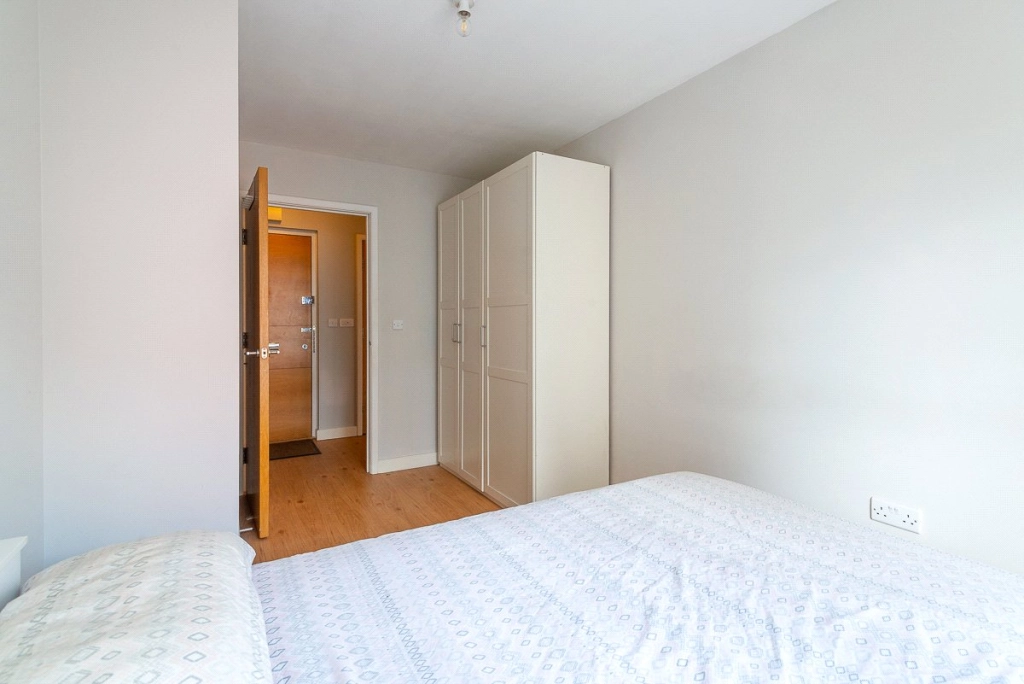 2 bedrooms apartments/flats for sale in Heritage Avenue, London - NW9 view 8