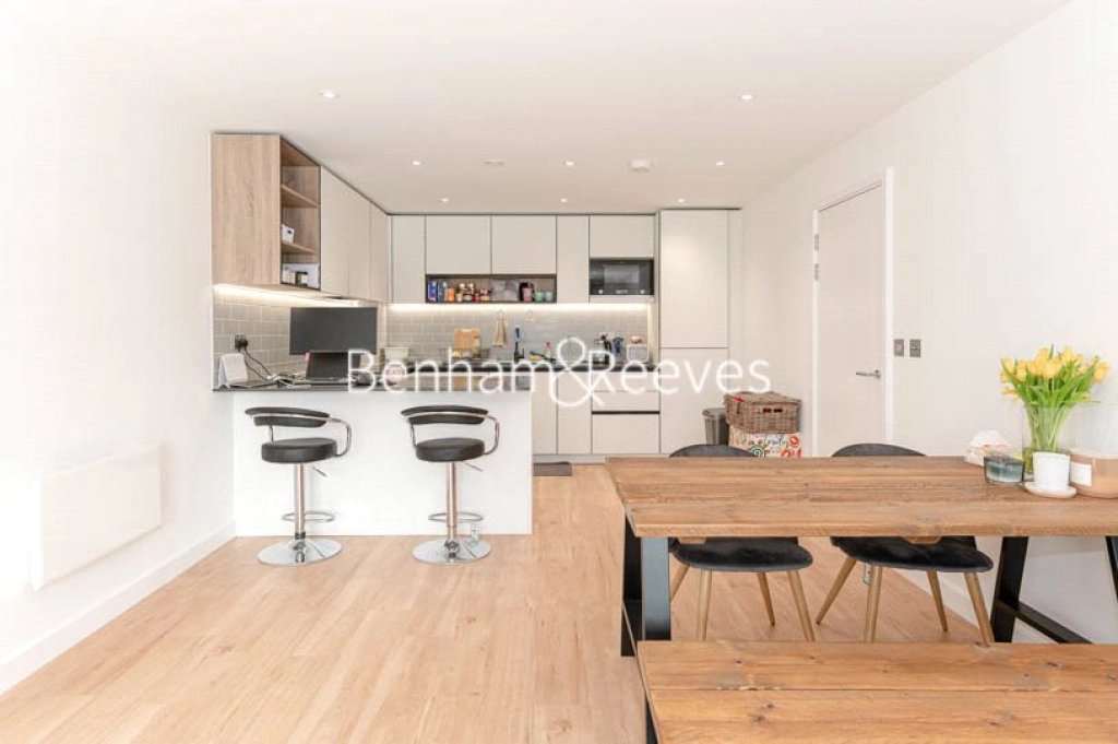 3 bedrooms apartments/flats for sale in Beaufort Square, London - NW9 view 10