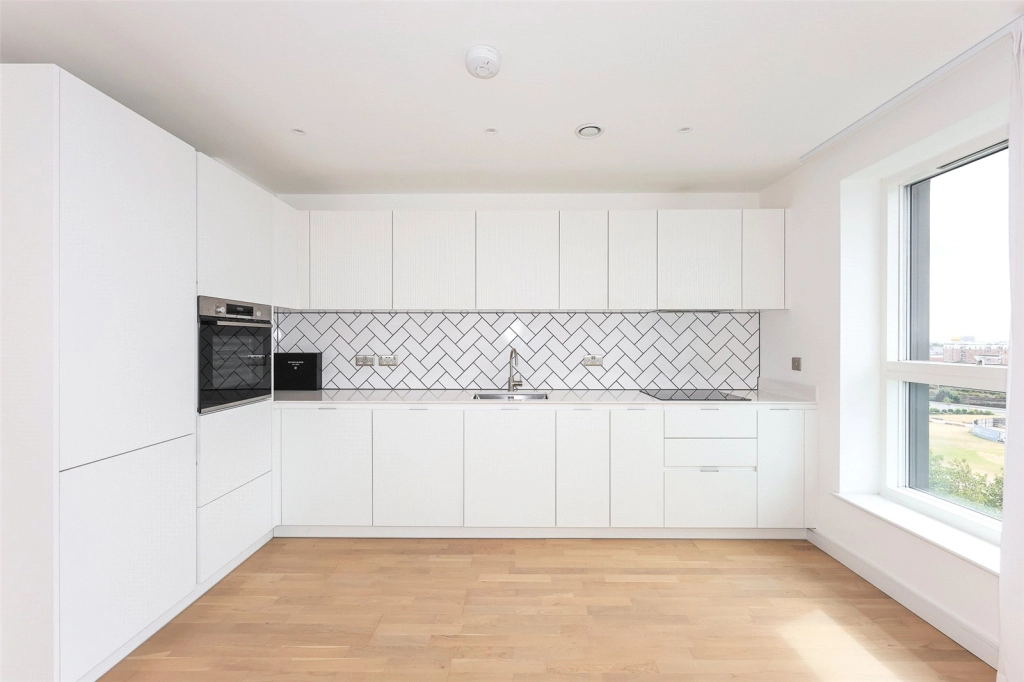 2 bedrooms apartments/flats for sale in Greenleaf Walk, Southall - UB1 view 4