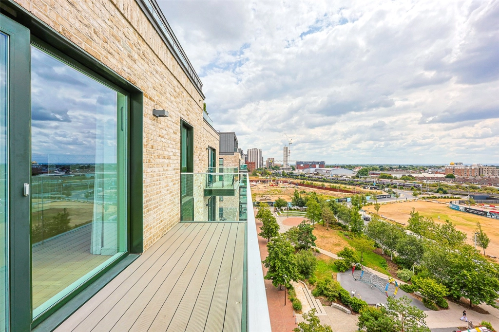 2 bedrooms apartments/flats for sale in Greenleaf Walk, Southall - UB1 view 9