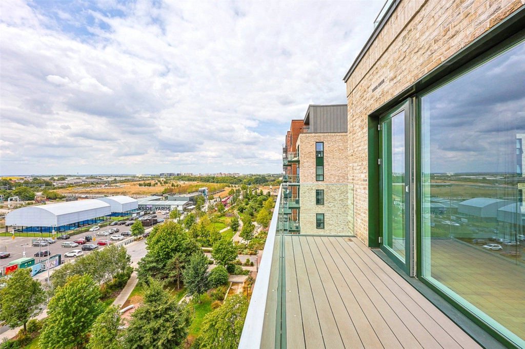 2 bedrooms apartments/flats for sale in Greenleaf Walk, Southall - UB1 view 11