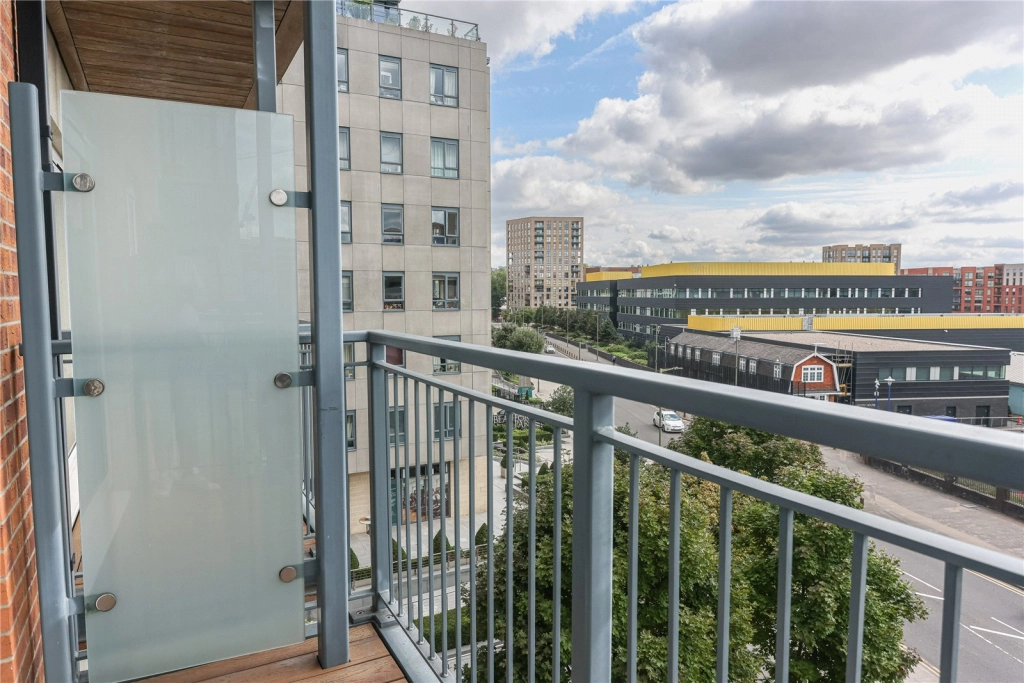 1 bedroom apartments/flats for sale in Heritage Avenue, London - NW9 view 7