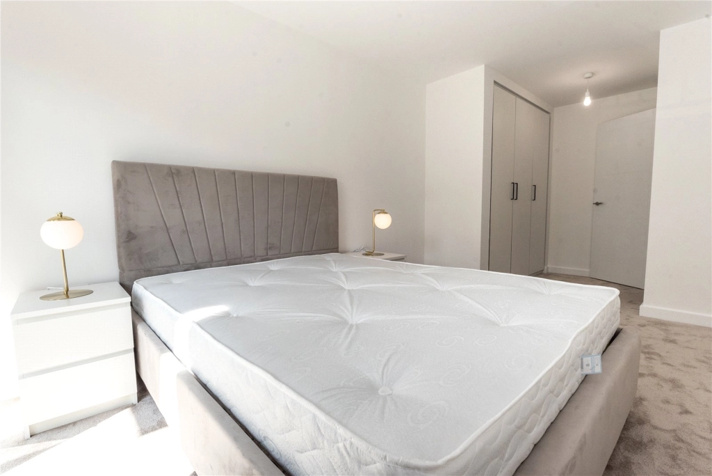1 bedroom apartments/flats for sale in Beaufort Square, Beaufort Park, Colindale - NW9 view 6