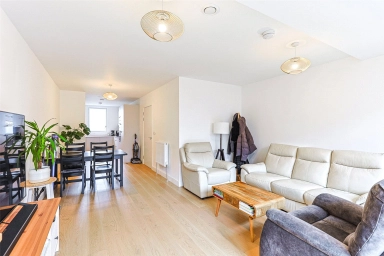 Oriental Square, Colindale - NW9 view 3