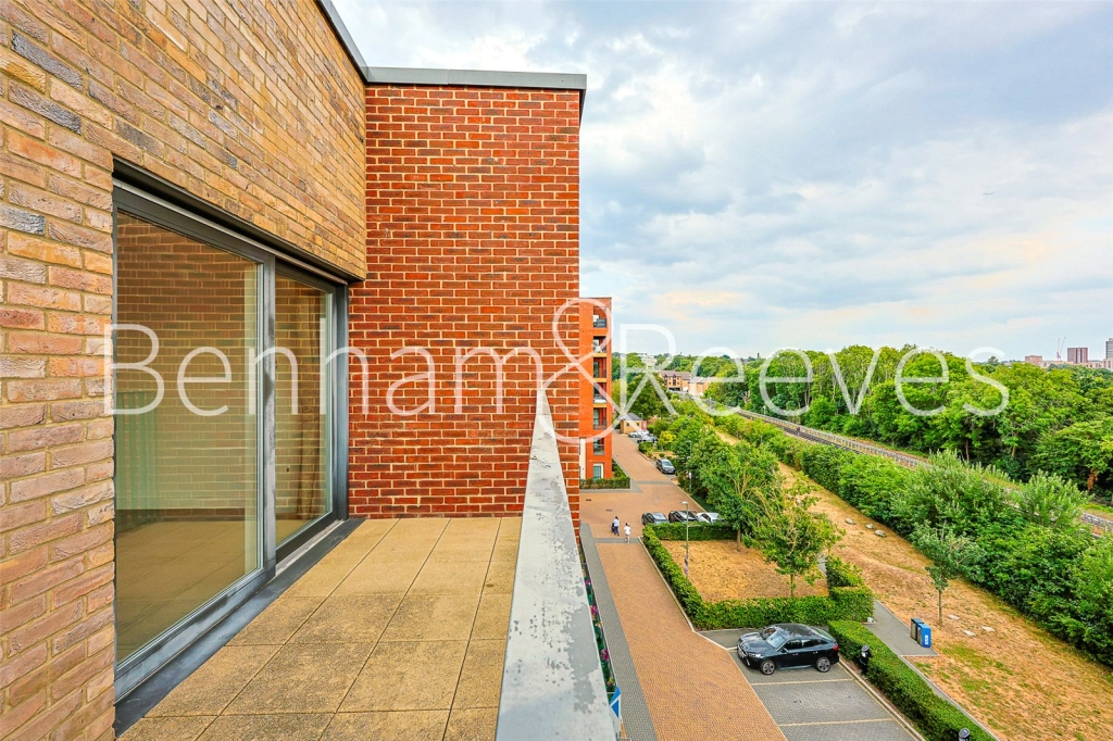 3 bedrooms apartments/flats for sale in May House, 39 Achill Close, London - NW9 view 3