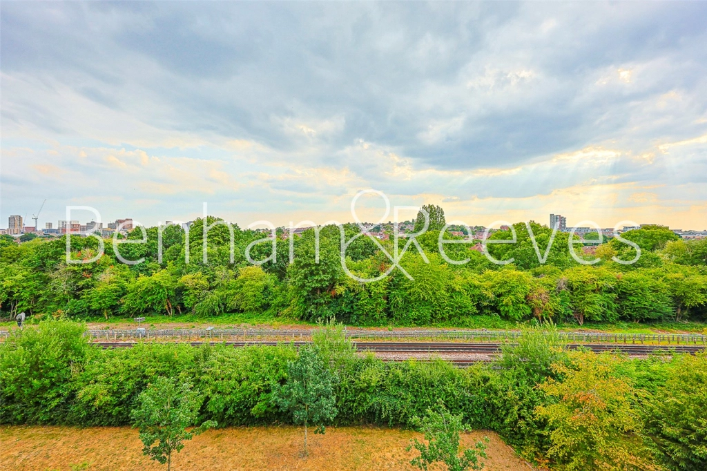 3 bedrooms apartments/flats for sale in May House, 39 Achill Close, London - NW9 view 4