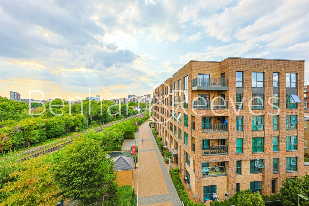 3 bedrooms apartments/flats for sale in May House, 39 Achill Close, London - NW9 view 11