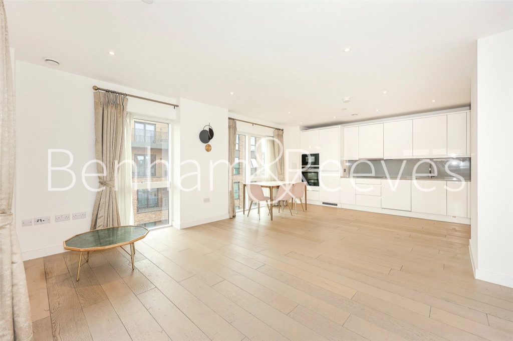 3 bedrooms apartments/flats for sale in May House, 39 Achill Close, London - NW9 view 6