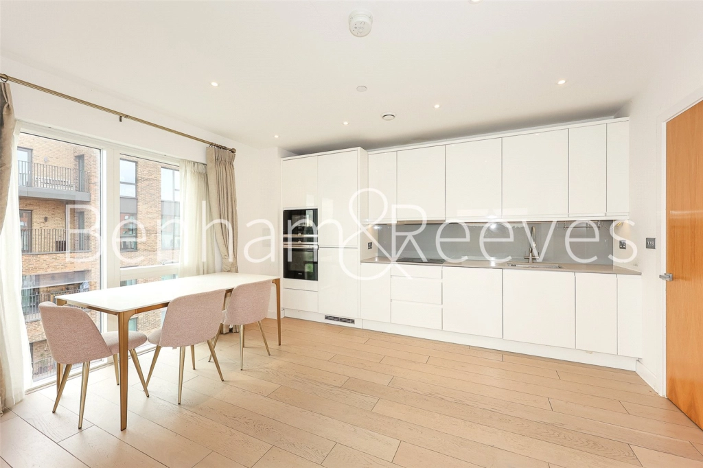 3 bedrooms apartments/flats for sale in May House, 39 Achill Close, London - NW9 view 5