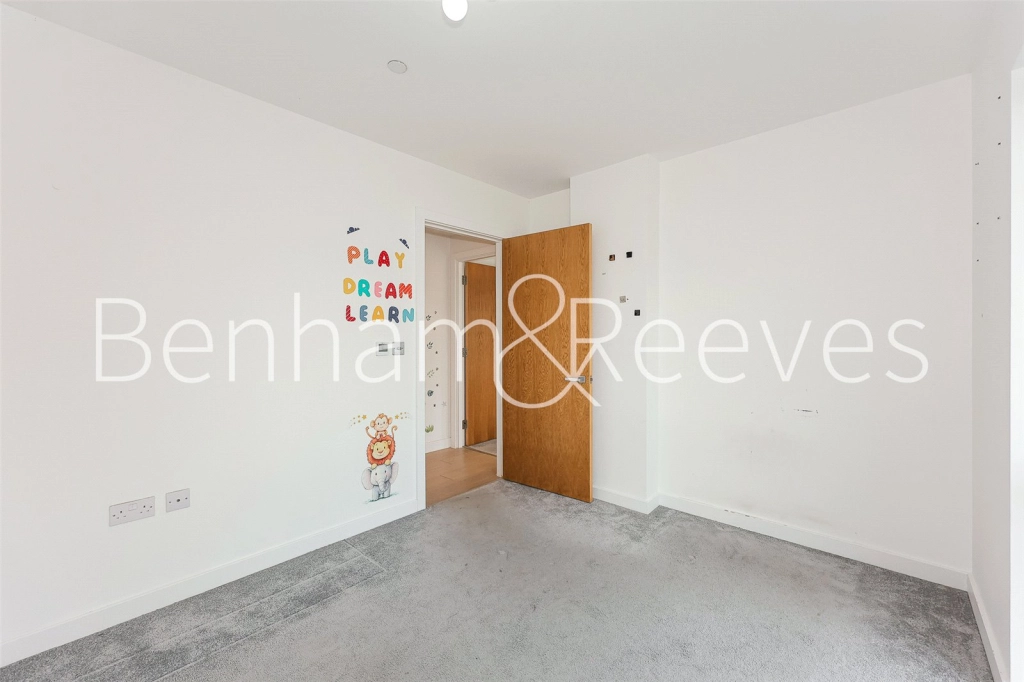 3 bedrooms apartments/flats for sale in May House, 39 Achill Close, London - NW9 view 16