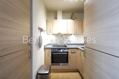 Boulevard Drive, London - NW9 view 8