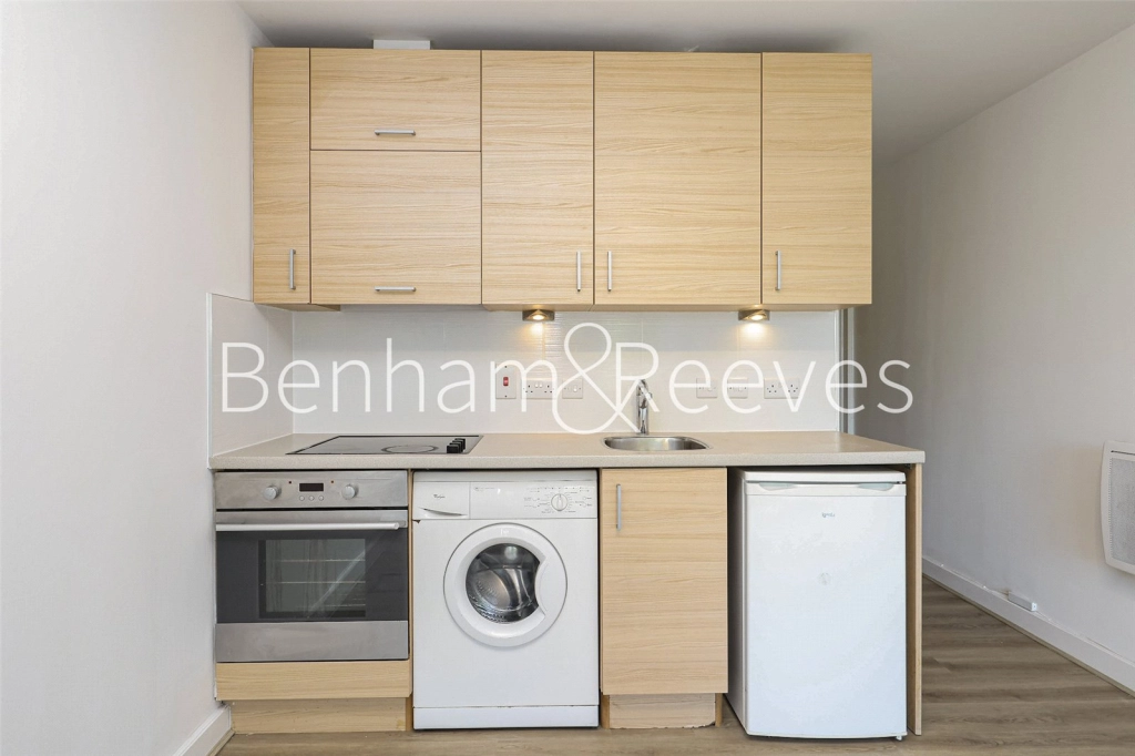 1 bedroom apartments/flats for sale in Heritage Avenue, London - NW9 view 9