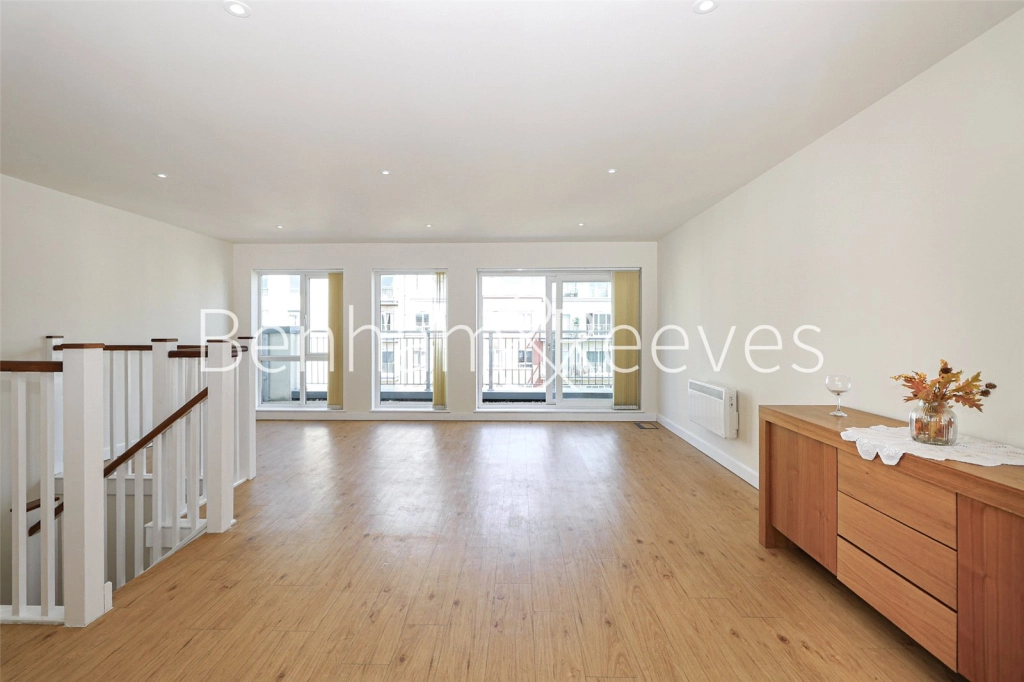 2 bedrooms apartments/flats for sale in Heritage Avenue, Beaufort Park, Colindale - NW9 view 2