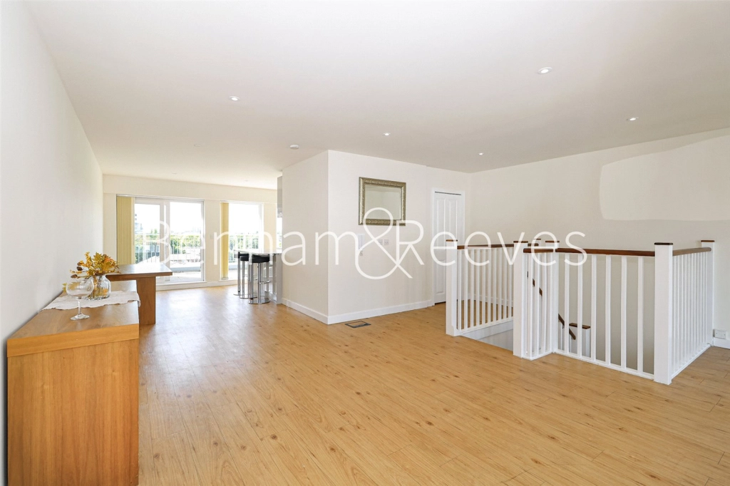 2 bedrooms apartments/flats for sale in Heritage Avenue, Beaufort Park, Colindale - NW9 view 12