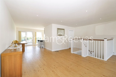 Heritage Avenue, Beaufort Park, Colindale - NW9 view 12