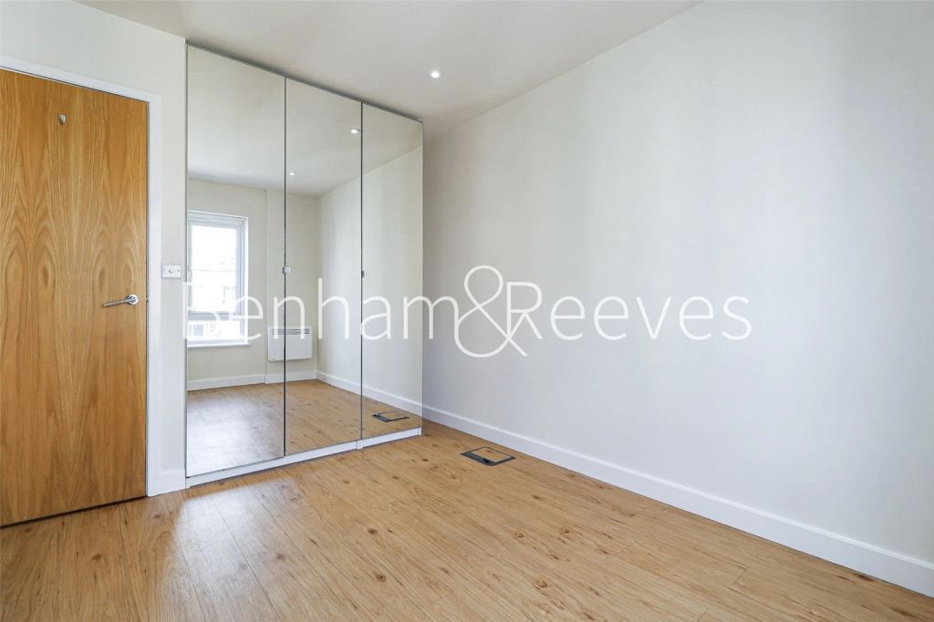 2 bedrooms apartments/flats for sale in Heritage Avenue, Beaufort Park, Colindale - NW9 view 16
