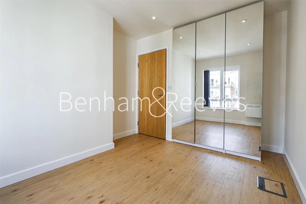 2 bedrooms apartments/flats for sale in Heritage Avenue, Beaufort Park, Colindale - NW9 view 17