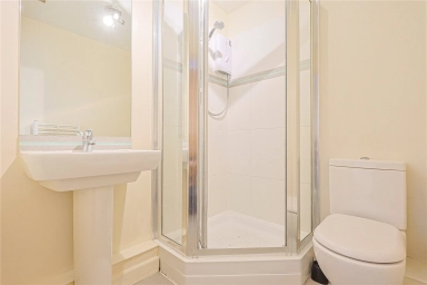 Boulevard Drive, London - NW9 view 5