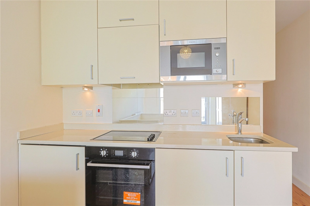 Studio apartments/flats for sale in Boulevard Drive, London - NW9 view 4