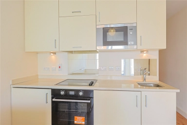 Boulevard Drive, London - NW9 view 4