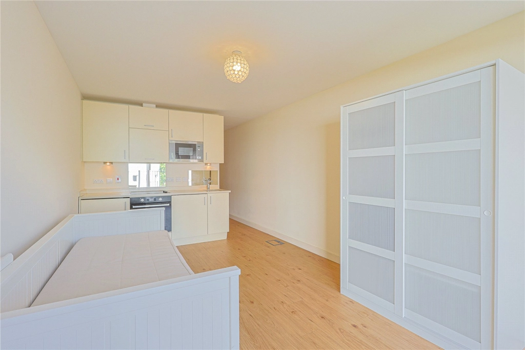 Studio apartments/flats for sale in Boulevard Drive, London - NW9 view 3