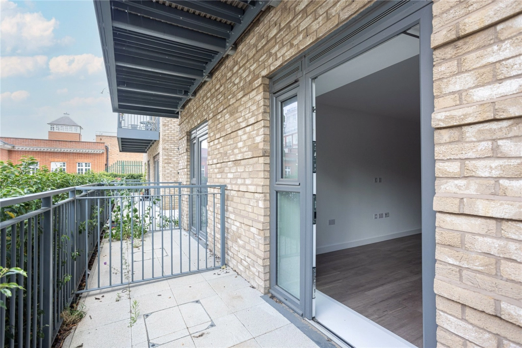 Studio apartments/flats for sale in Beaufort Square, London - NW9 view 6