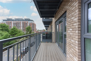 East Drive, London - NW9 view 11