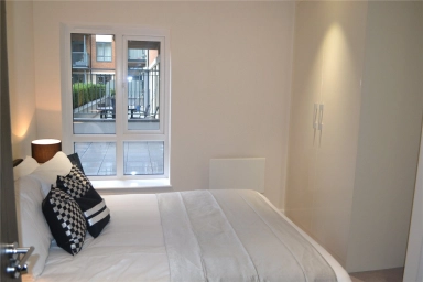 Boulevard Drive, London - NW9 view 4