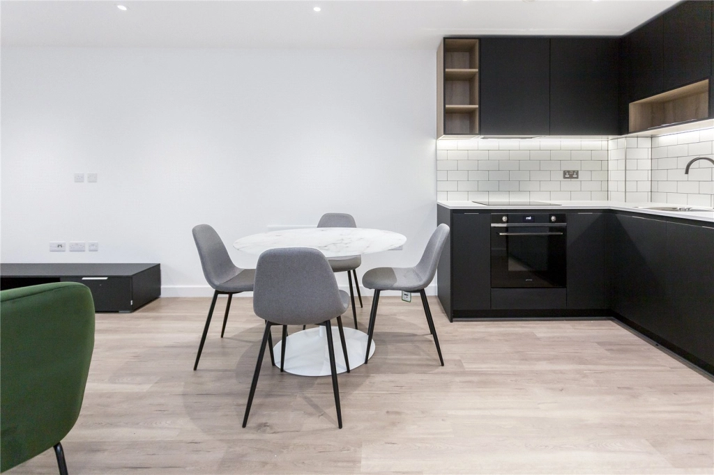 1 bedroom apartments/flats for sale in Beaufort Square, London - NW9 view 3