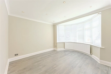 The Grove, Kingsbury - NW9 view 11
